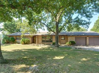 110 N East St, Mount Vernon, MO 65712