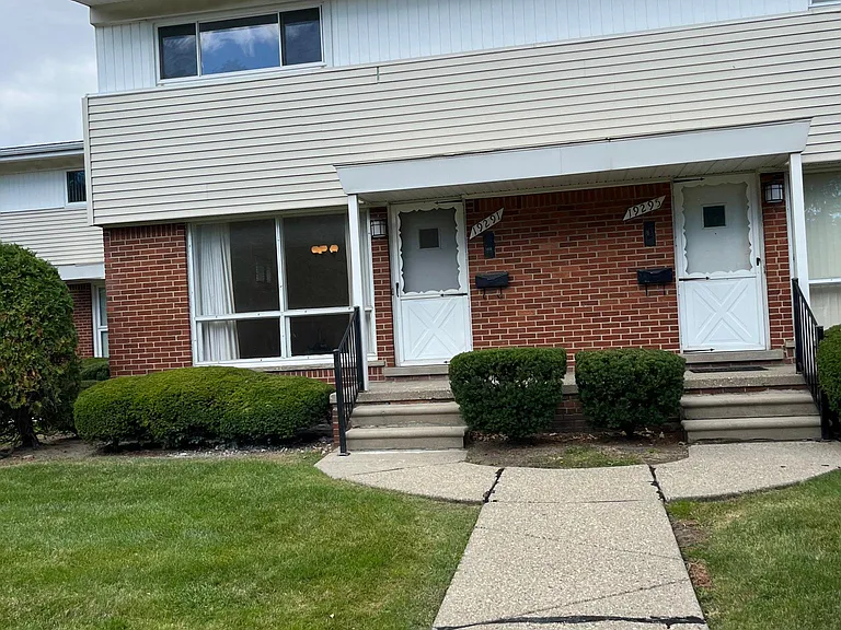 19291 Rockcastle St — Photo 2