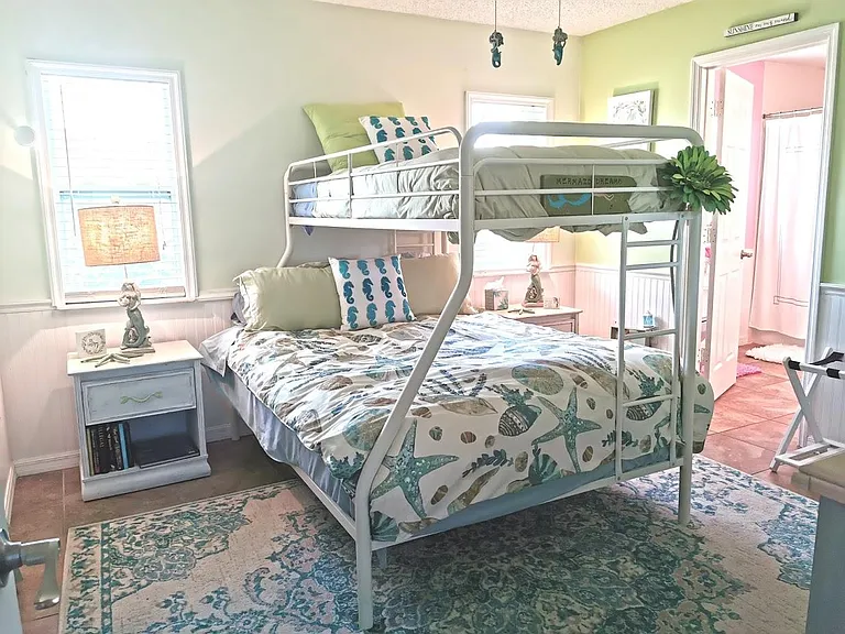 315 Penrose Cir — Photo 34
