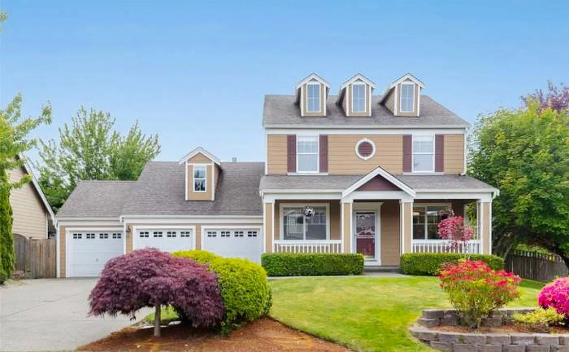 3320 Laurelwood Cir NE — Photo 2