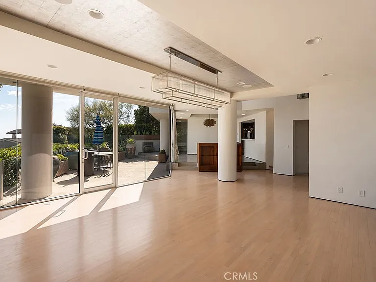 920 Skyline Dr — Photo 23