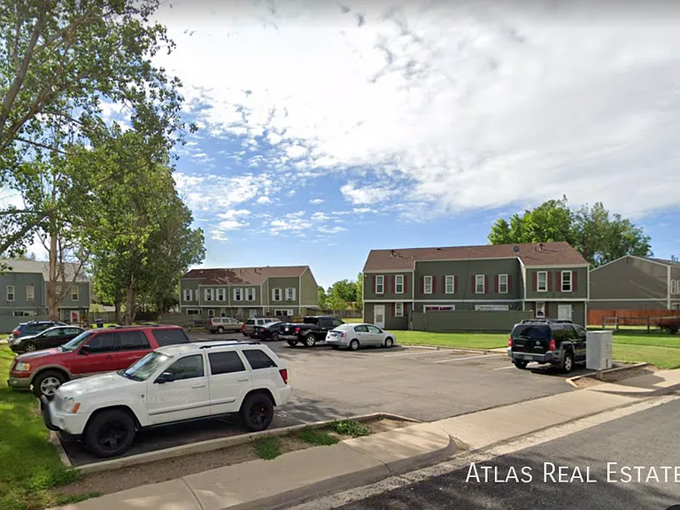 975 Sir Galahad Dr #A — Photo 3