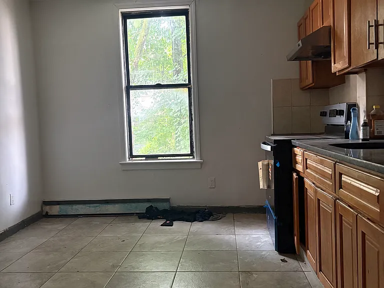 Sm. living area