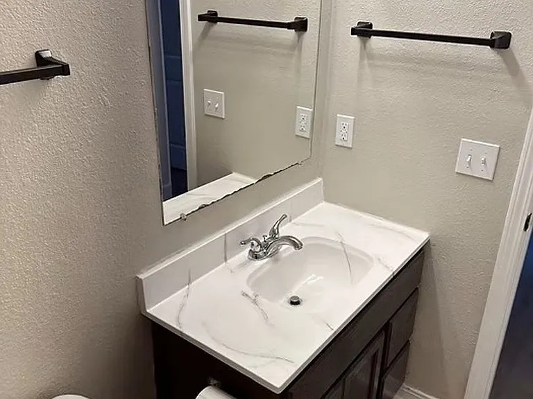 320 S Florence Ave — Photo 21