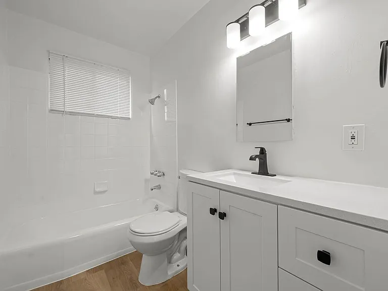 928 4th St #5 — Photo 20