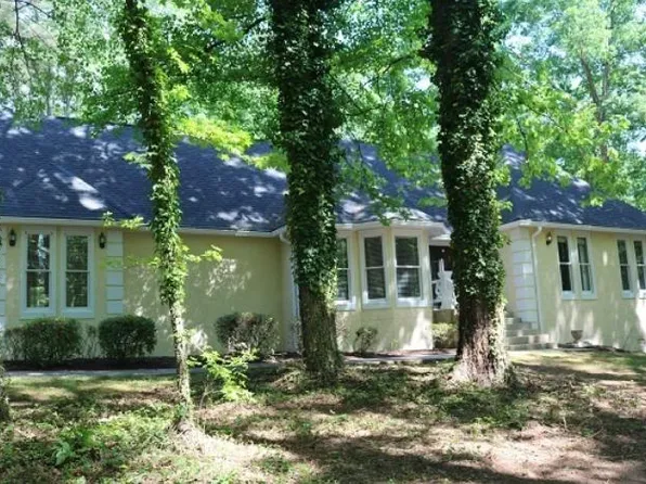 185 Courtland Dr, Fayetteville, GA 30215