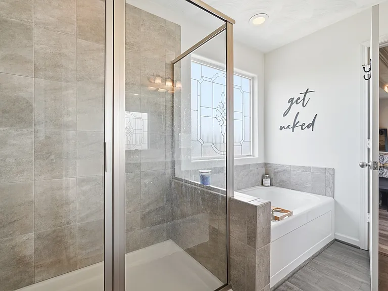 2nd Floor Ensuite Bath
