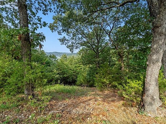 3rd image of 10 Hillcrest Rd