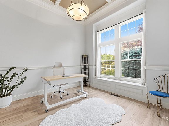 3rd image of 8671 Kingston Way