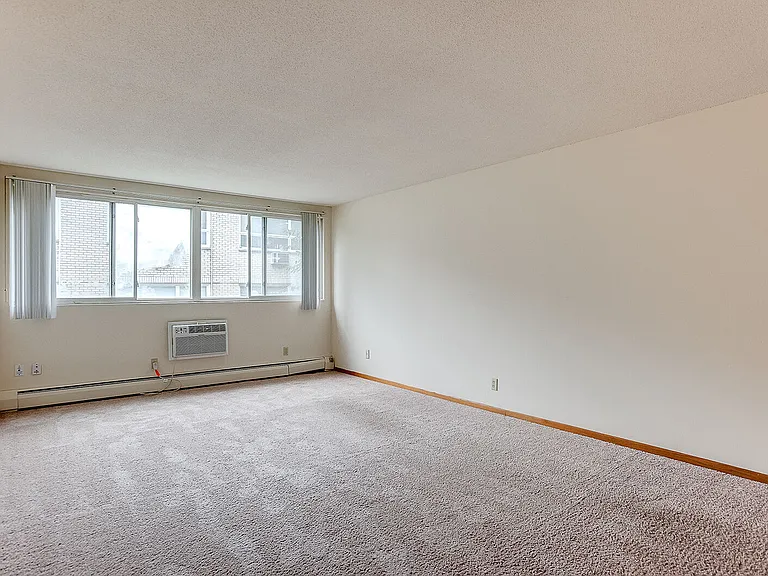 2435 Pillsbury Ave. S. — Photo 13