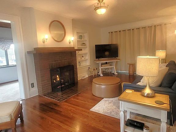 4th image of 4916 Roslindale Ave