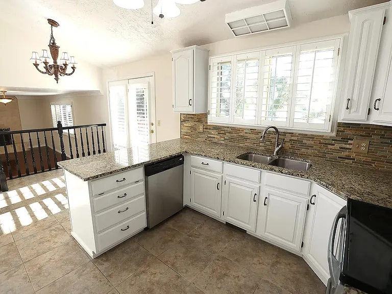 1656 E Ensign Cir — Photo 3