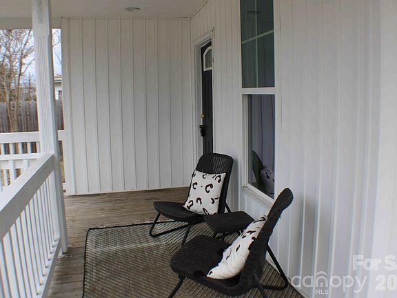 3rd image of 128 College St