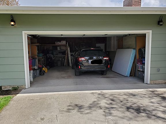 2 Car Garage 