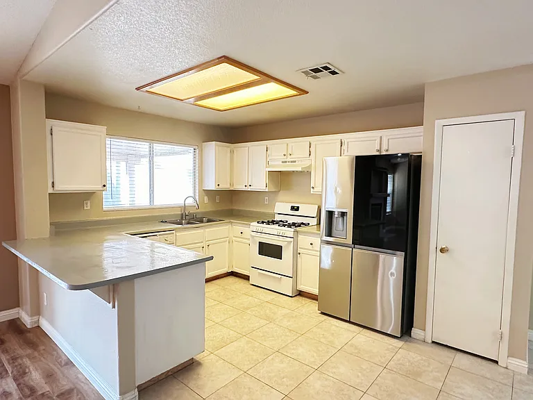 320 Mirasol Way — Photo 4