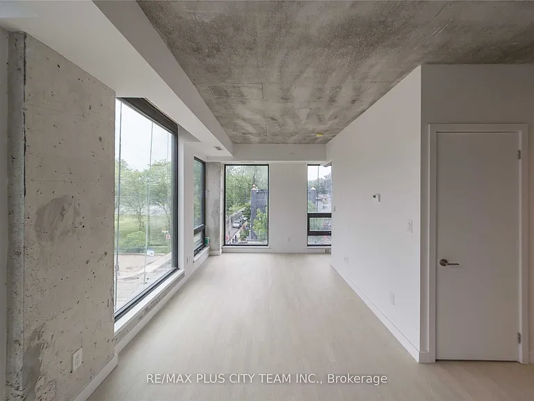 246 Logan Ave #309 — Photo 4