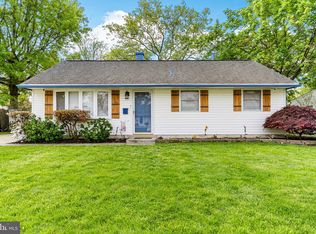 16 Holly Dr, West Berlin, NJ 08091