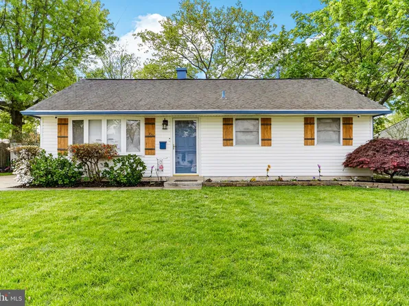 16 Holly Dr, West Berlin, NJ 08091