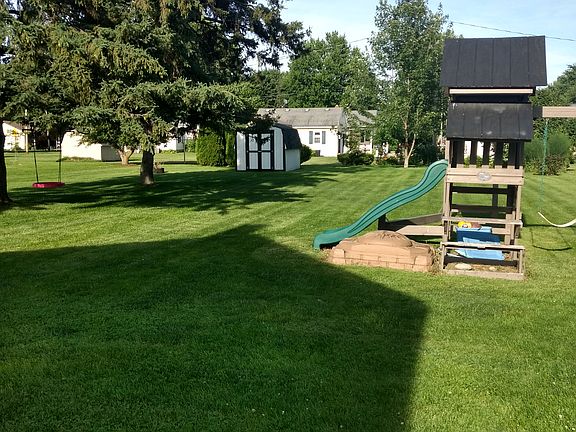 3rd image of 712 Daggett Dr