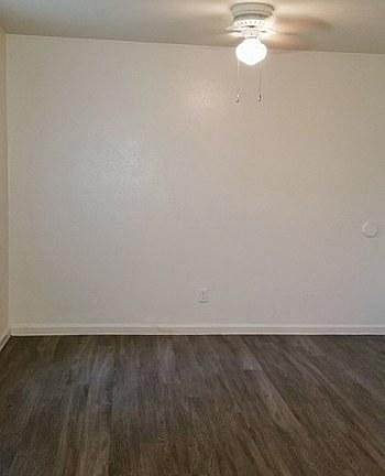 4th image of 2038 Royal Ln #1073