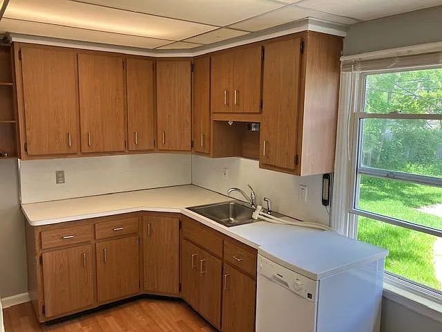 3404 Linwood Ave — Photo 8