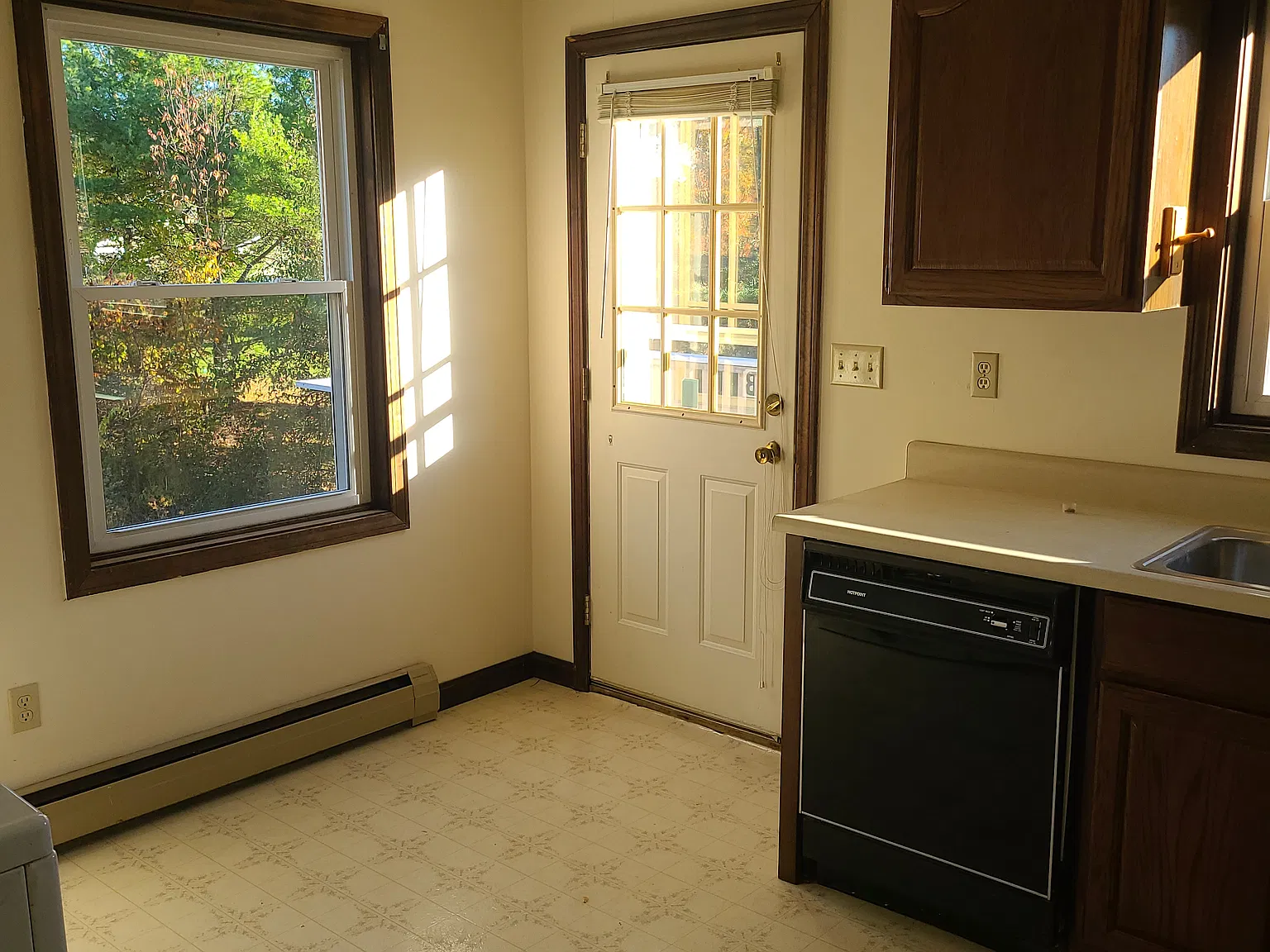 2 bed, 1100 sqft, $2,300 — Photo 3