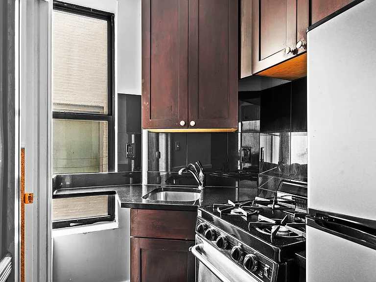 98 Thompson St #20 — Photo 6