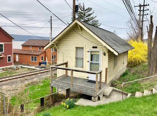 936 E Shore Dr, Ithaca, NY 14850