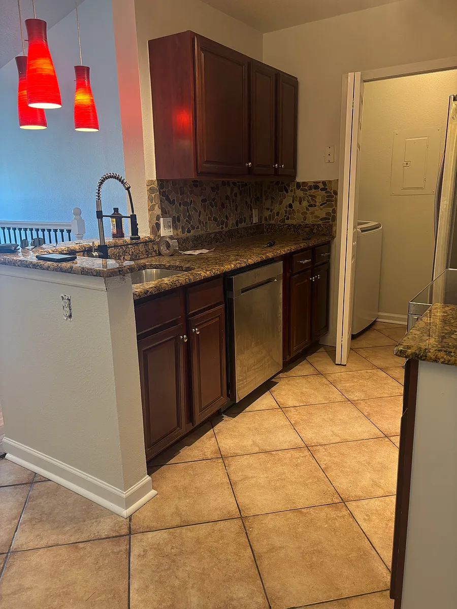 Building Photo - 6560 Swissco Dr #321