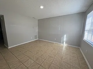 2 bed, 1.5 bath, 948 sqft, $900 — Photo 3