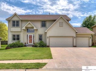 15121 Newport Ave, Omaha, NE 68116