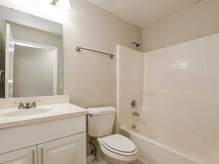 932 Vanderbilt Dr — Photo 15