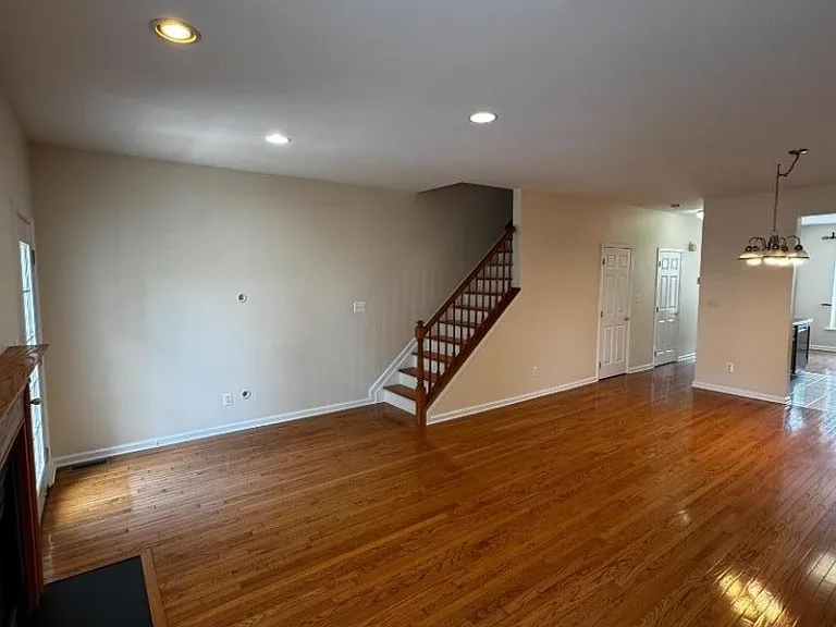 533 Coventry Dr — Photo 11
