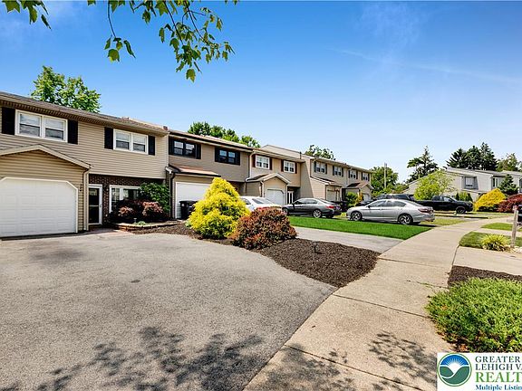 3rd image of 324 Tamarack Dr