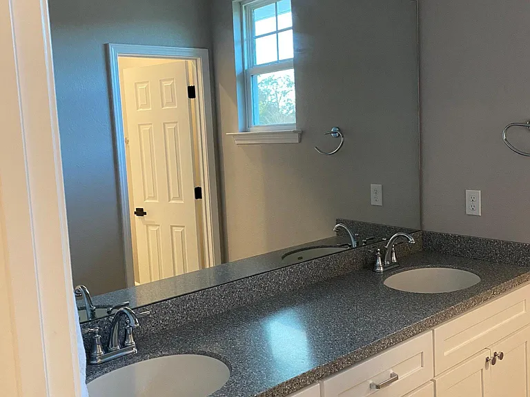Upstairs Shared Bathroom