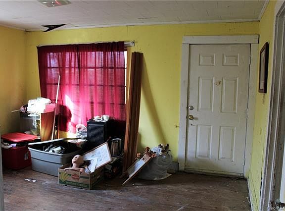 5th image of 1710 Campbell St