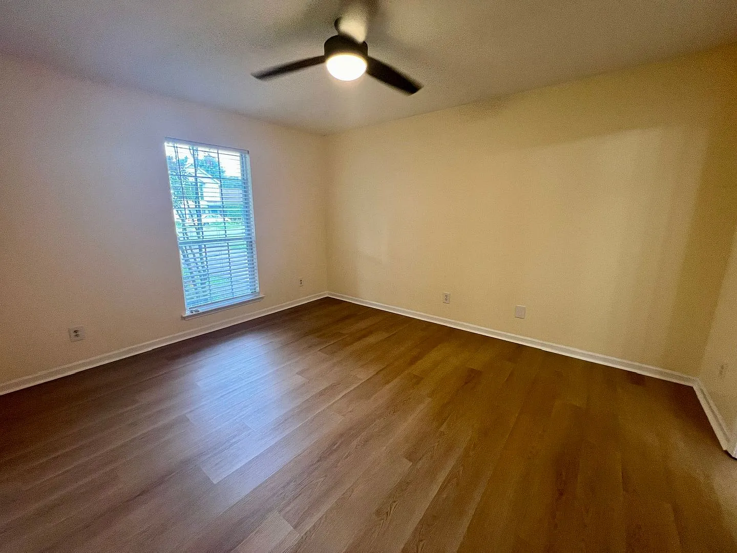3 Bed/ 2 Bath Home, Corner Lot Near Riverdale, Storage Building — Photo 4
