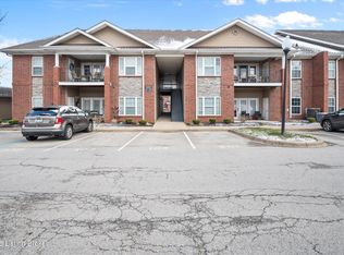 9402 Clubview Dr, Louisville, KY 40291