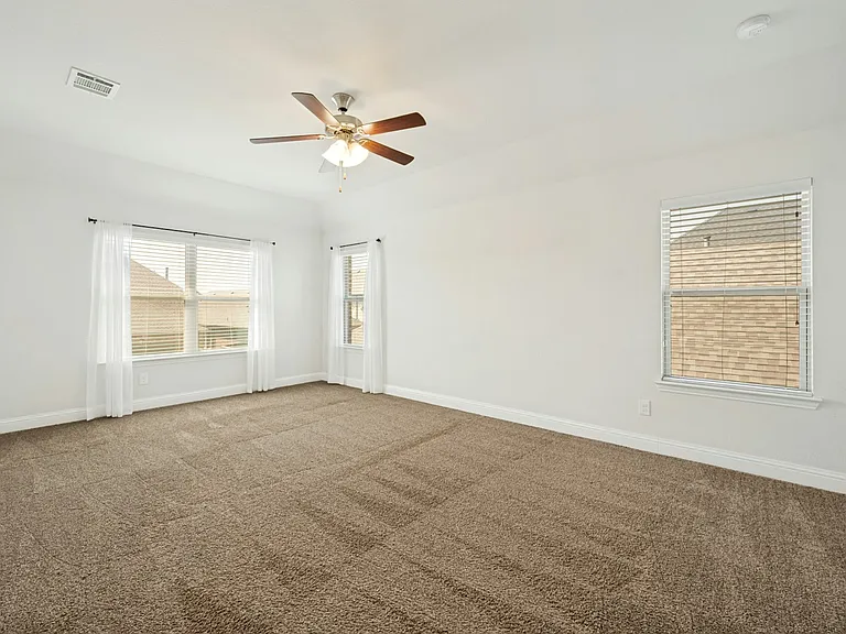 2125 Olivereta Dr — Photo 8