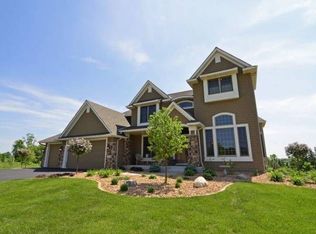 1705 Martingale Ln, Victoria, MN 55386