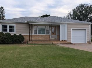 107 University Dr, Dodge City, KS 67801