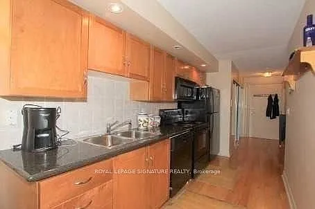 270 Wellington St W #1022 — Photo 6