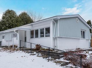 15 Flora Dr, Innisfil, ON L9S1R3