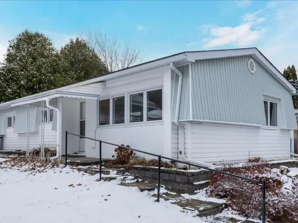 15 Flora Dr, Innisfil, ON L9S 1R3