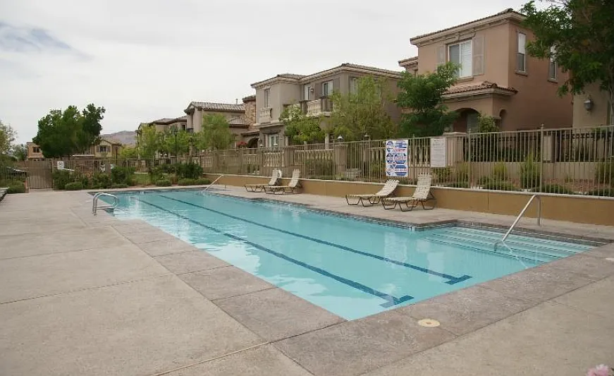 3 bed, 2.5 bath, 1962 sqft, $2,845 — Photo 3