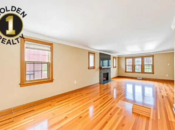 63-24 Alderton Street image 4 of 25