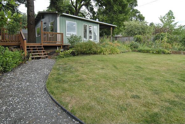2nd image of 2095 Adams St