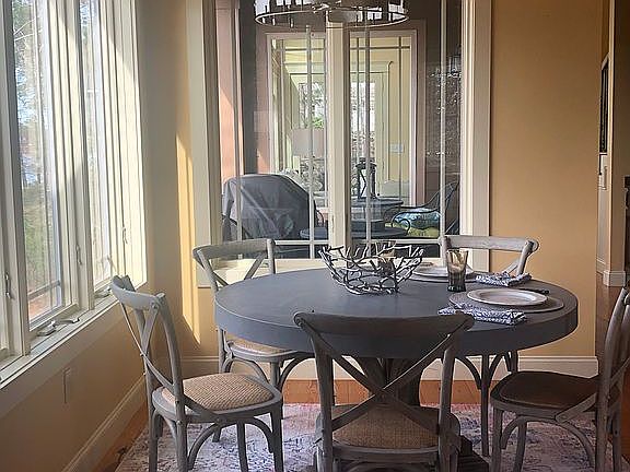 Kitchen Eating Area