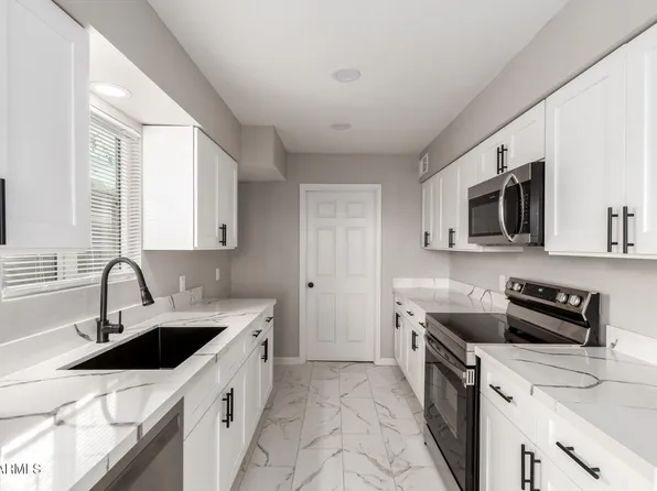 9105 N 13TH Street, Phoenix, AZ 85020