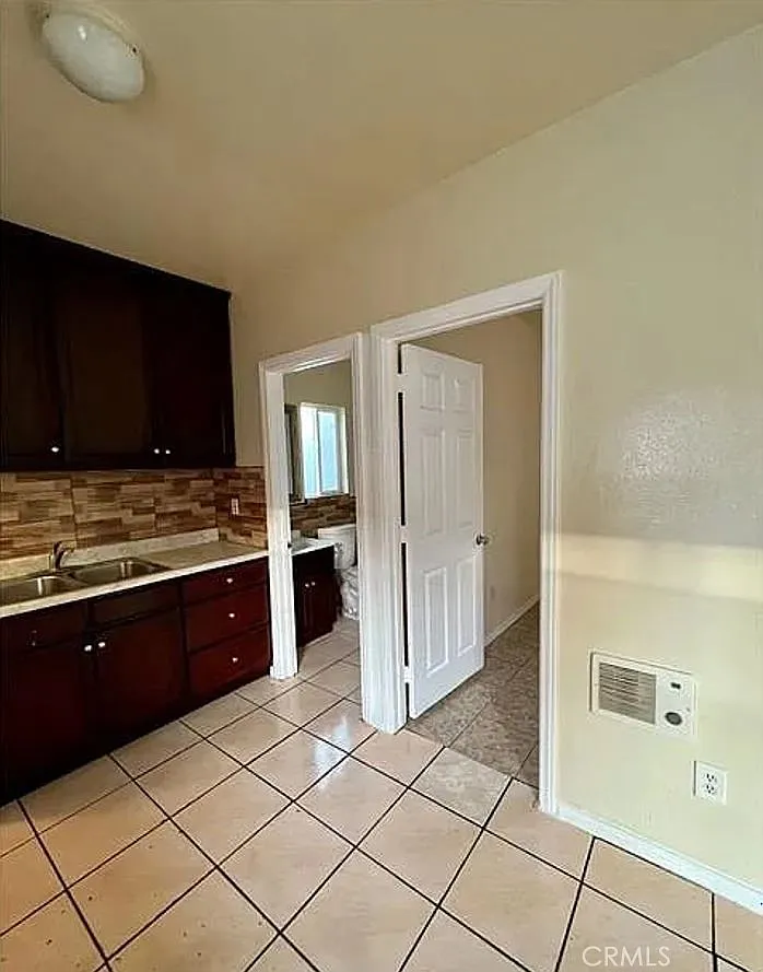 2 bed, 580 sqft, $2,200 — Photo 3